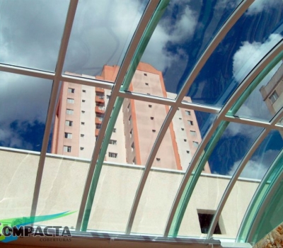 Como escolher a cobertura de policarbonato certa?